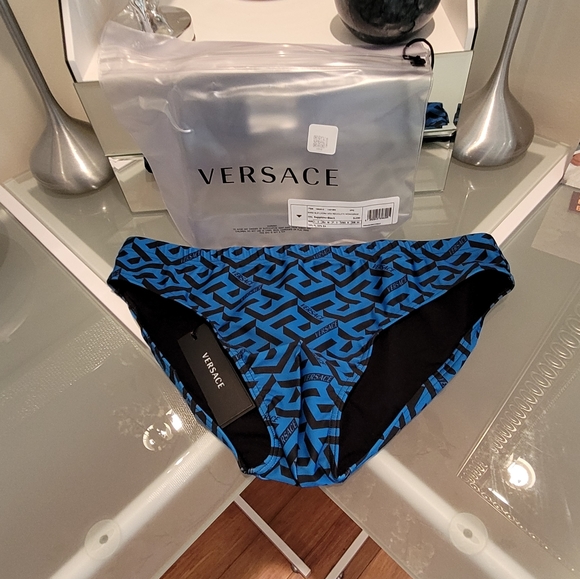 VERSACE MEN'S SWIMMING BEACHWEAR MADE IN ITALY SIZE #4 USA SIZE S/M NEW. - Picture 5 of 5